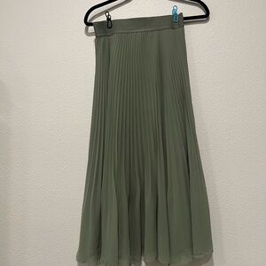 Aritzia (Wilfred) Twirl Green Pleated Skirt